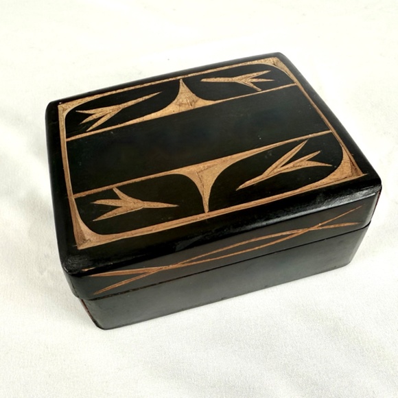 Black Hand Carved Exotic Wood Trinket Box 3.5 X 4.5 Unisex Presentation Gift Box - Picture 8 of 10